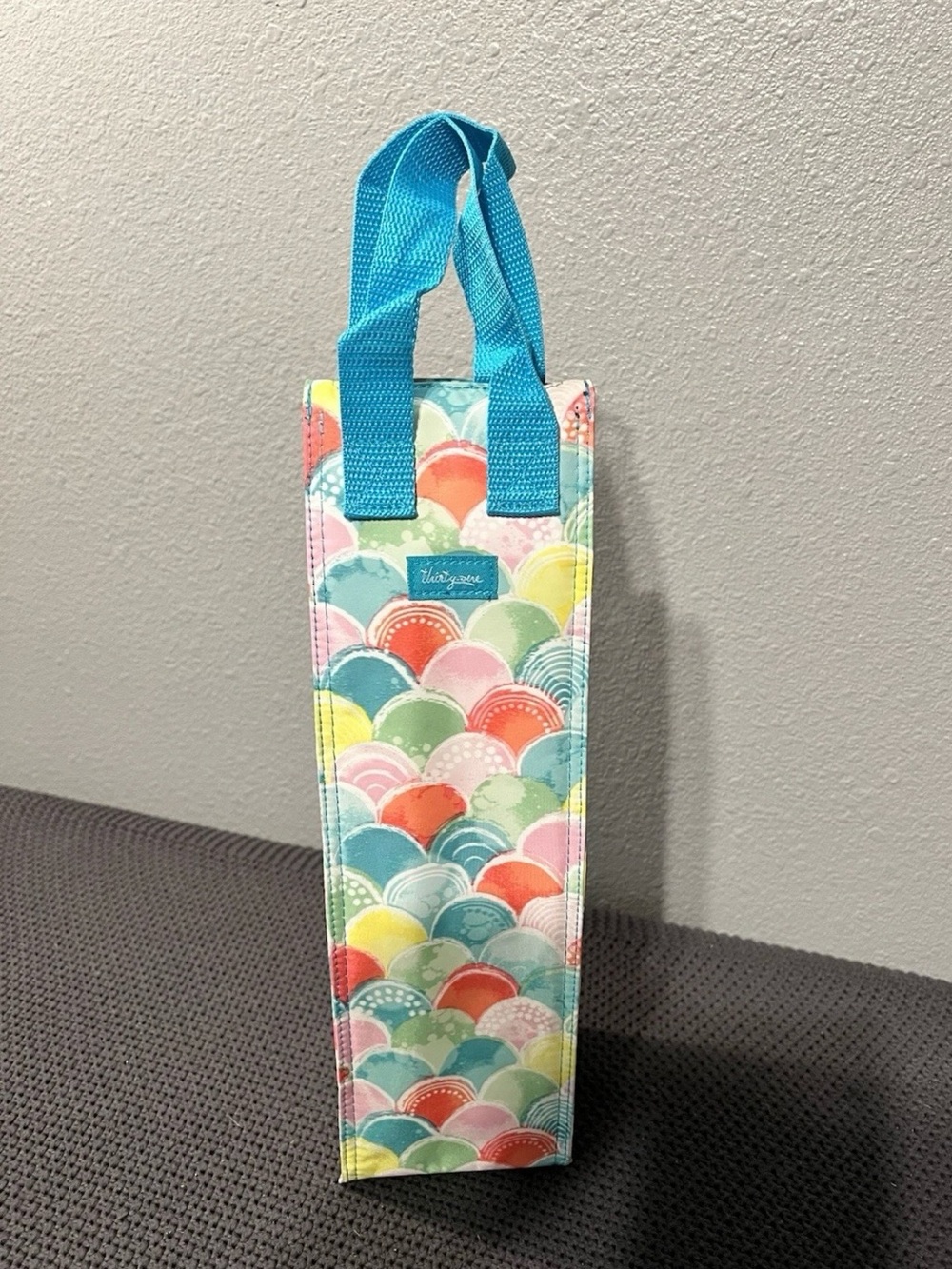 Thirty One Wine Bag Rainbow Scallop Design AJ91 Insulated Handles 31 Bag New